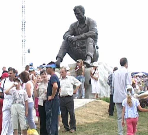 Памятник В. М. Шукшину на горе Пикет