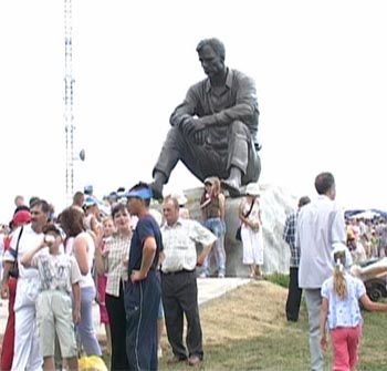 Памятник В. М. Шукшину на горе Пикет