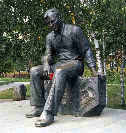 Памятник В. М. Шукшину